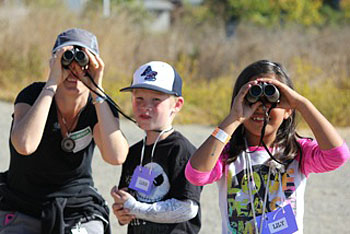 kids with binoculars